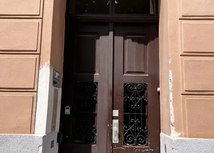 Cozy Hub - Family - Metro Access - 10min City-centre Apartment *