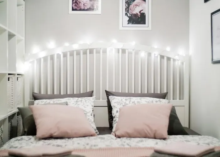 Cozy Hub - Family - Metro Access - 10min City-centre *