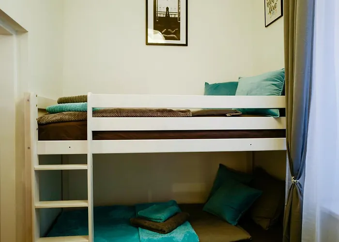 Cozy Hub - Family - Metro Access - 10min City-centre