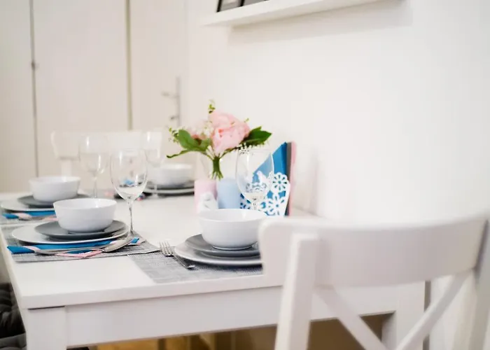 Cozy Hub - Family - Metro Access - 10min City-centre Apartment *